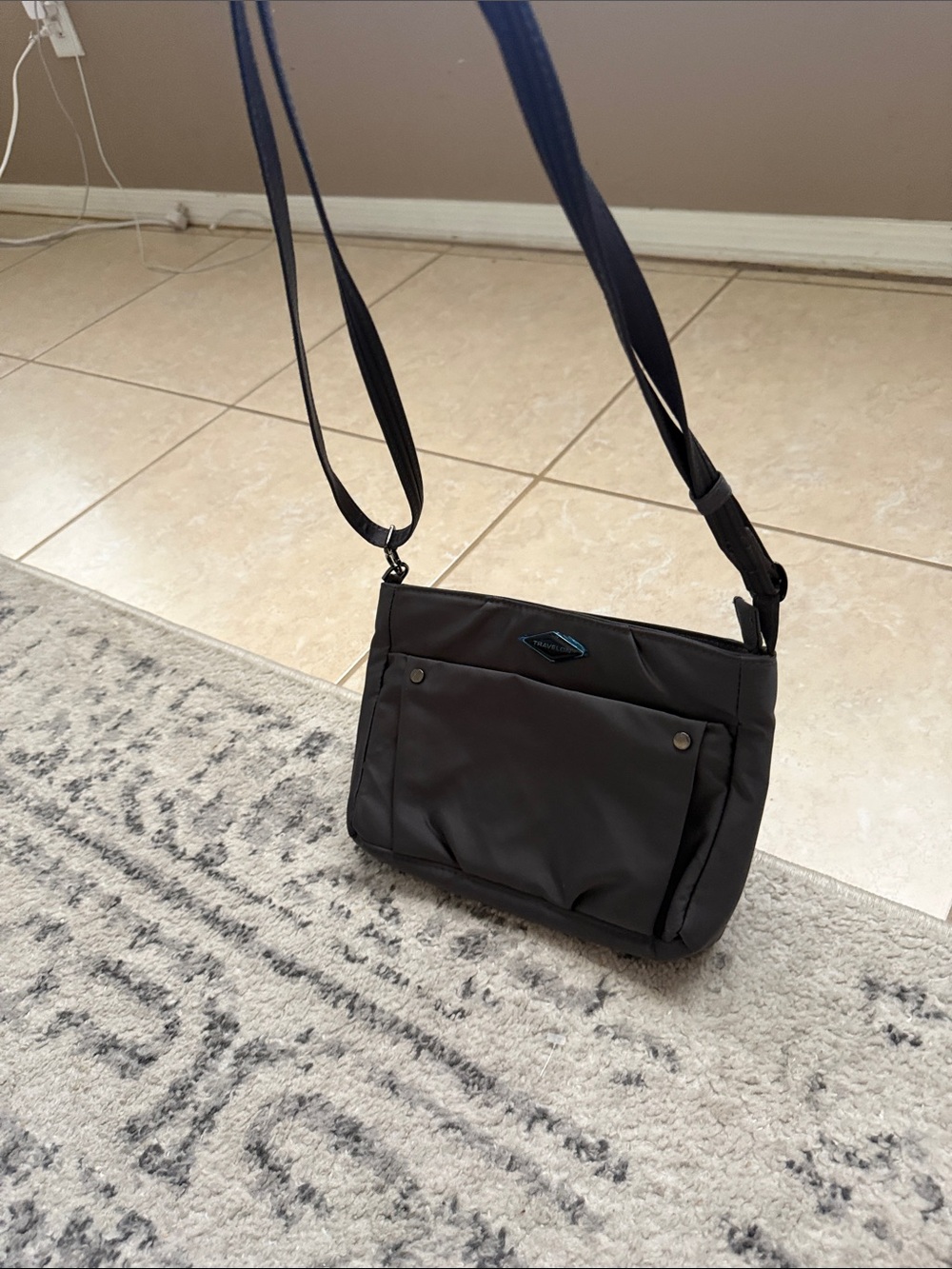 Travelon Gray Crossbody Organizer Messenger Bag - Picture 11 of 12